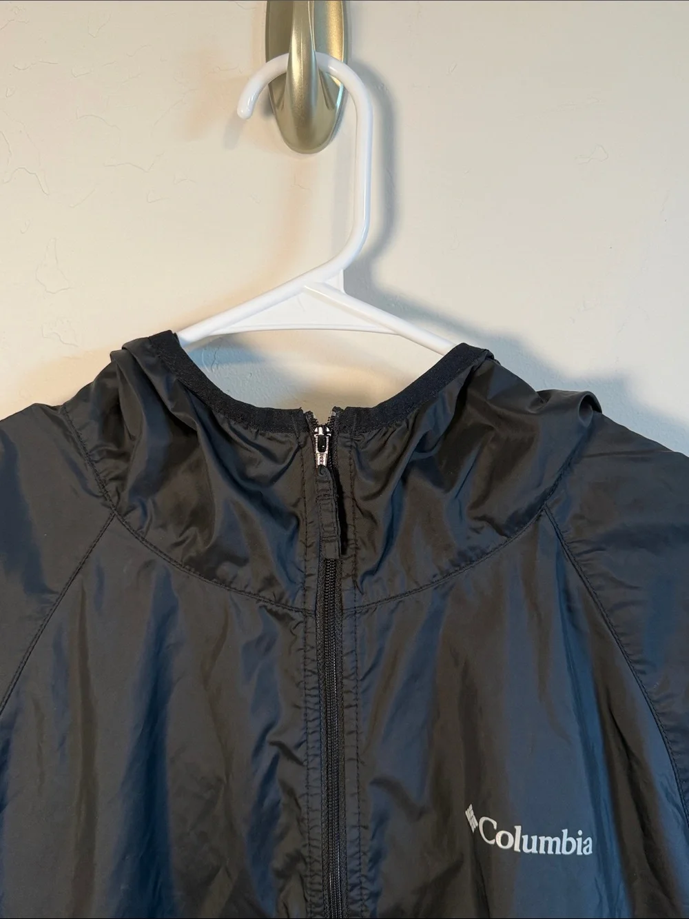 Columbia Black Hooded Wind Jacket for Men